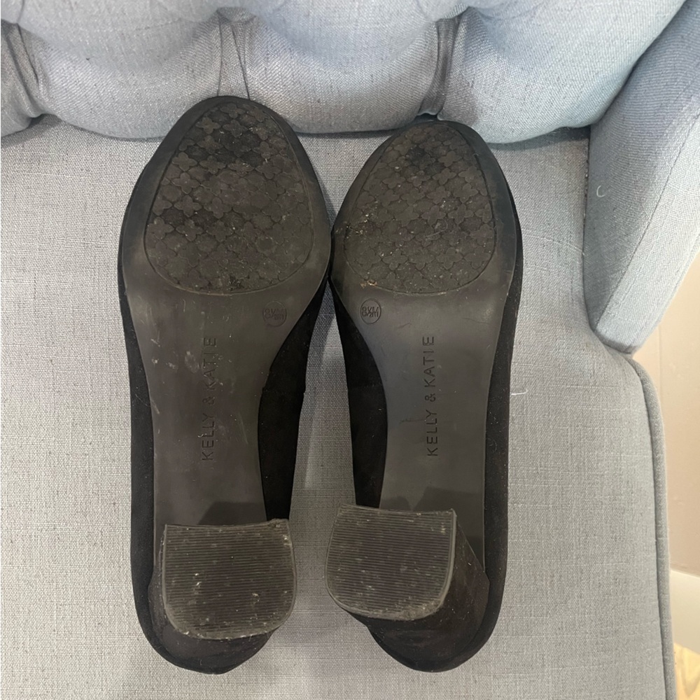 Kelly & Katie Black Women's Pumps - Picture 6 of 6